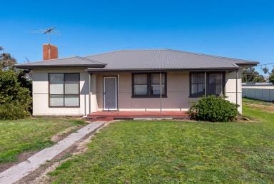 House For Sale - SA - Meningie - 5264 - 12 Narrung Road — LOCATION, LOCATION, LOCATION! (Image 2)