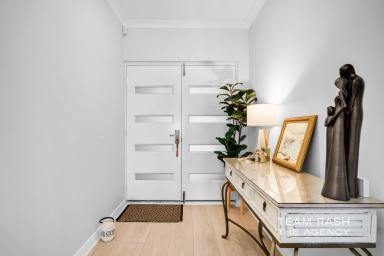 House For Sale - WA - Banksia Grove - 6031 - ELEGANT LOW-MAINTENANCE LIVING WITH VERSATILE SPACE  (Image 2)