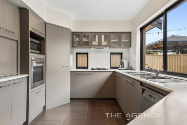 House For Sale - WA - Bateman - 6150 - The Executive Family Residence — Rossmoyne School Catchment (Image 2)