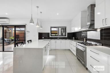 House For Sale - VIC - Bendigo - 3550 - Victorian Elegance Paired with Modern Inner City Living  (Image 2)