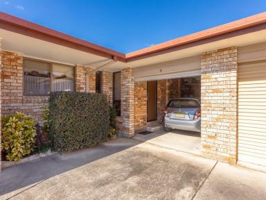 Unit For Sale - NSW - Old Bar - 2430 - NEAT AND TIDY TWO BEDROOM UNIT  (Image 2)