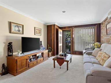 Unit For Sale - NSW - Old Bar - 2430 - NEAT AND TIDY TWO BEDROOM UNIT  (Image 2)