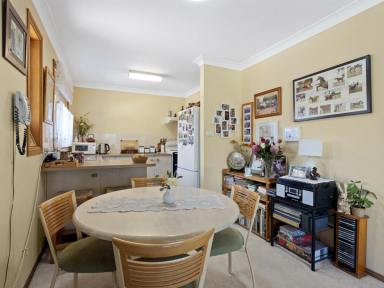 Unit For Sale - NSW - Old Bar - 2430 - NEAT AND TIDY TWO BEDROOM UNIT  (Image 2)