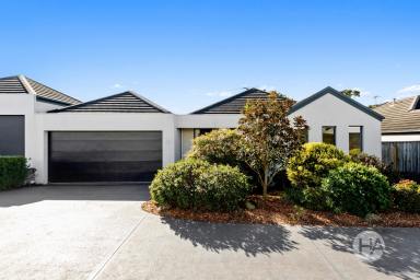 Unit For Sale - VIC - Mount Martha - 3934 - Moments from the Shore  (Image 2)