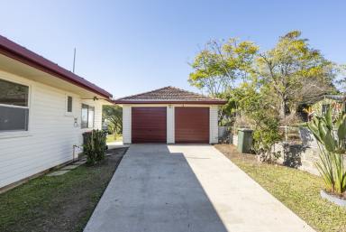 House For Sale - NSW - South Grafton - 2460 - 1486 SQM FLOOD FREE LOT - MASSIVE 1960'S ERA HOME  (Image 2)