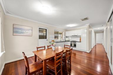 House For Sale - WA - Wilson - 6107 - DRESS CIRCLE LOCATION WITH EXPANSIVE LIVING  (Image 2)