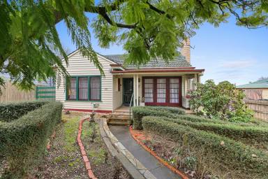 House For Sale - VIC - Drouin - 3818 - BRILLIANT LOCATION with DUAL ROAD ACCESS  (Image 2)