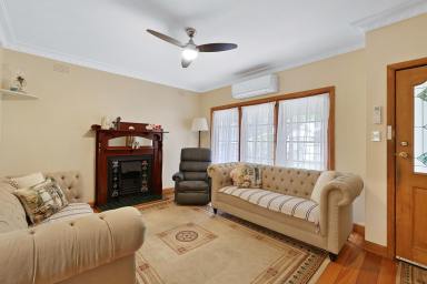 House For Sale - VIC - Drouin - 3818 - BRILLIANT LOCATION with DUAL ROAD ACCESS  (Image 2)