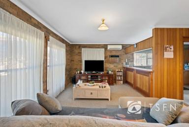 House For Sale - VIC - Kennington - 3550 - Comfort, Convenience & Low-Maintenance Living in a Prime Kennington Location  (Image 2)