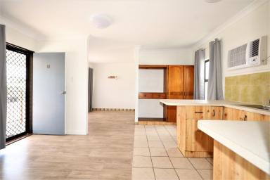 Unit For Sale - QLD - Edmonton - 4869 - ONE-BEDROOM UNIT IN A GATED COMPLEX.....  (Image 2)