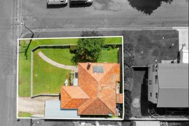 House For Lease - NSW - Raymond Terrace - 2324 - CENTRAL LOCATION TO SCHOOLS AND SHOPS!!!  (Image 2)