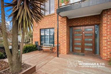 House For Sale - VIC - Bairnsdale - 3875 - The Home That Has It All!  (Image 2)