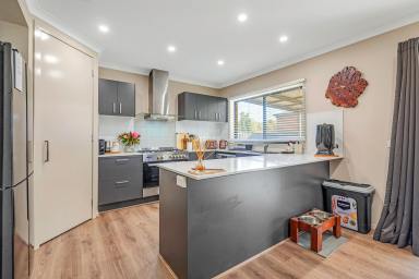 House For Sale - VIC - Elmore - 3558 - MODERN FAMILY LIVING IN THE HEART OF ELMORE  (Image 2)