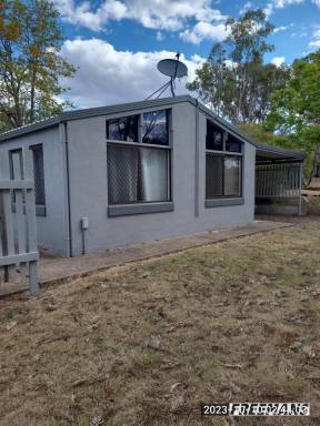Unit For Lease - QLD - Nanango - 4615 - 2 Bedroom Detached Unit in a complex of 4 (Image 2)