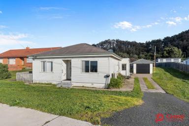 House Auction - TAS - Sulphur Creek - 7316 - COASTAL LIVING AND POTENTIAL DEVELOPMENT SITE  (Image 2)