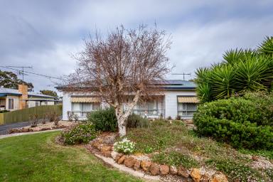 House For Sale - VIC - Edenhope - 3318 - Comfortable Family Living with Impressive Improvements  (Image 2)