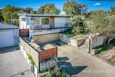 House For Sale - WA - Quinns Rocks - 6030 - Refreshing example of classic Old Quinns charm with excellent ocean views.  (Image 2)