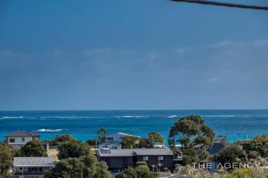 House For Sale - WA - Quinns Rocks - 6030 - Refreshing example of classic Old Quinns charm with excellent ocean views.  (Image 2)