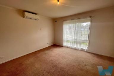 Unit For Lease - VIC - Bairnsdale - 3875 - COMFORTABLE & CONVENIENT UNIT  (Image 2)