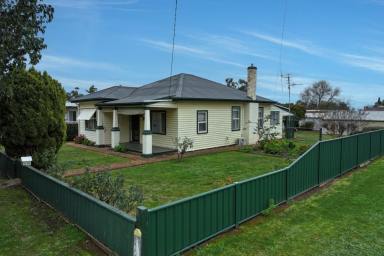 House For Sale - VIC - Rochester - 3561 - SOLID FAMILY HOME ON A GENEROUS 934m² CORNER ALLOTMENT  (Image 2)