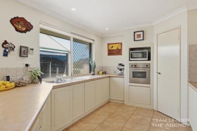 House For Sale - WA - Halls Head - 6210 - Coastal Family Entertainer Just Moments from the Beach  (Image 2)