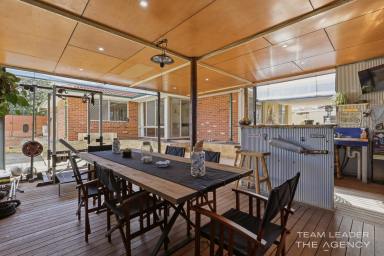 House For Sale - WA - Halls Head - 6210 - Coastal Family Entertainer Just Moments from the Beach  (Image 2)