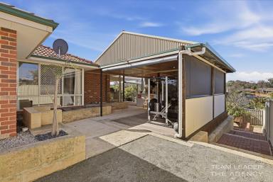 House For Sale - WA - Halls Head - 6210 - Coastal Family Entertainer Just Moments from the Beach  (Image 2)