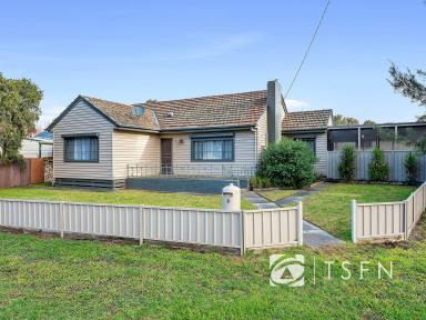 House For Sale - VIC - Eaglehawk - 3556 - Space to Live, Work & Make Your Own (Image 2)