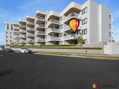 House For Sale - NSW - Batemans Bay - 2536 - APARTMENT LIVING WITH ROOM TO MOVE  (Image 2)