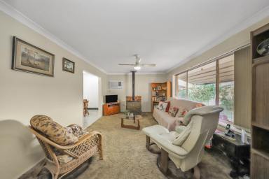 House Sold - NSW - Tumut - 2720 - Brick Beauty! (Image 2)