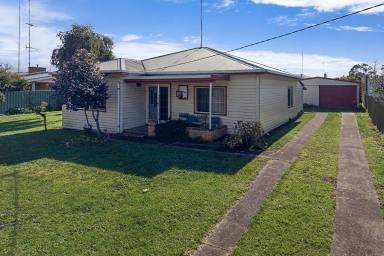 House For Sale - VIC - Hamilton - 3300 - Convenient location with plenty of shedding (Image 2)