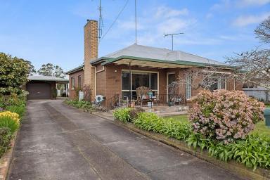House For Sale - VIC - Hamilton - 3300 - Welcoming brick home (Image 2)