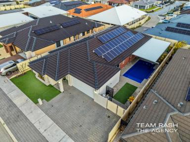 House For Sale - WA - Landsdale - 6065 - GRAND-SCALE FAMILY LIVING – SPACE FOR EVERY GENERATION  (Image 2)