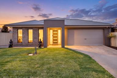 House For Sale - VIC - Mildura - 3500 - Inside Is Impressive. Outside Is Even Better.  (Image 2)