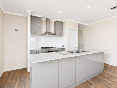 House For Sale - WA - Wellard - 6170 - Modern Living and Exceptional Convenience – 125 Sapphire Chase, Wellard WA 6170  (Image 2)