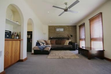 House For Lease - VIC - Bairnsdale - 3875 - WELL-PRESENTED THREE-BEDROOM HOME IN A GREAT LOCATION  (Image 2)