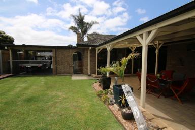 House For Lease - VIC - Bairnsdale - 3875 - WELL-PRESENTED THREE-BEDROOM HOME IN A GREAT LOCATION  (Image 2)