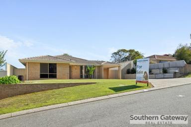 House For Sale - WA - Parmelia - 6167 - SPACIOUS FAMILY LIVING WITH DRIVE-THROUGH ACCESS & POWERED WORKSHOP (Image 2)