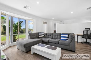 House For Sale - WA - Parmelia - 6167 - SPACIOUS FAMILY LIVING WITH DRIVE-THROUGH ACCESS & POWERED WORKSHOP (Image 2)