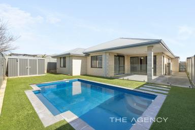 House For Sale - WA - Alkimos - 6038 - DIVE INTO YOUR NEXT CHAPTER! (Image 2)