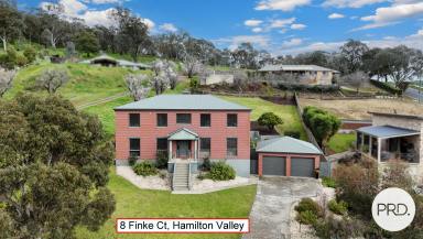 House For Sale - NSW - Hamilton Valley - 2641 - BEAUTIFULL VIEWS, EXPANSIVE HOME, GENEROUS LOT  (Image 2)