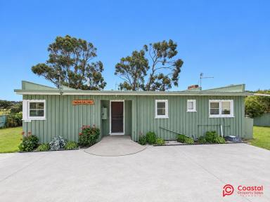 House For Sale - TAS - Greens Beach - 7270 - MINUTES FROM YOUR MORNING "TEE TIME"!  (Image 2)
