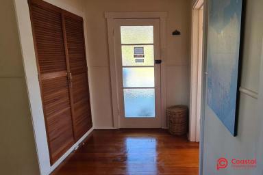 House For Sale - TAS - Greens Beach - 7270 - MINUTES FROM YOUR MORNING "TEE TIME"! (Image 2)