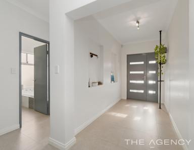 House For Sale - WA - Canning Vale - 6155 - Perfectly Positioned! Caladenia School Zone. Calling First home buyers and downsizers!  (Image 2)