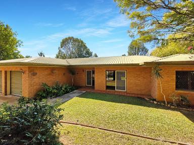 House For Sale - QLD - Yungaburra - 4884 - Brick and Block Home on 1,598m²  (Image 2)