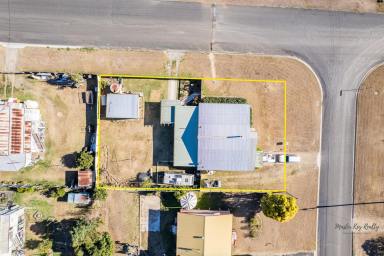 Lifestyle For Sale - QLD - Murgon - 4605 - FOUR BEDROOM HOME ON A FULLY FENCED 1,012m² CORNER BLOCK  (Image 2)