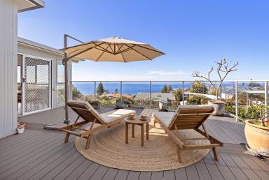 House For Sale - NSW - Kiama - 2533 - PANORAMIC COASTAL VIEWS - From an IDEAL Coastal Location BETWEEN two BEACHES.  (Image 2)