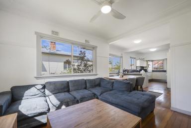 House For Sale - NSW - Grafton - 2460 - PRIVATE POLISHED & READY TO ENTERTAIN  (Image 2)