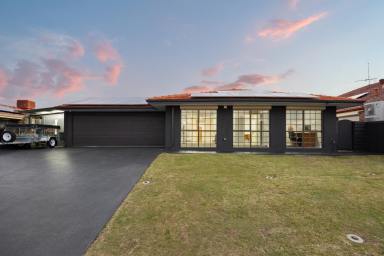 House For Sale - WA - Alexander Heights - 6064 - Top of the Hill on Towerhill!  (Image 2)