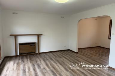 Unit For Lease - VIC - Bairnsdale - 3875 - LOW-MAINTENANCE LIVING CLOSE TO TOWN  (Image 2)
